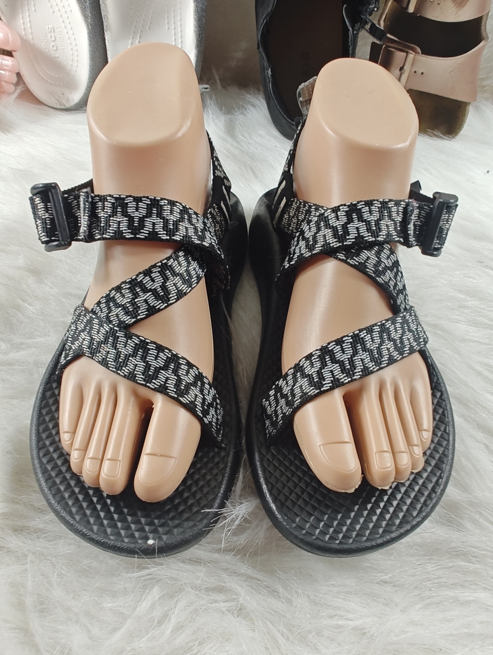 Chaco  Black & White Adjustable straps Strappy Slingback Sandals  kids Size 4